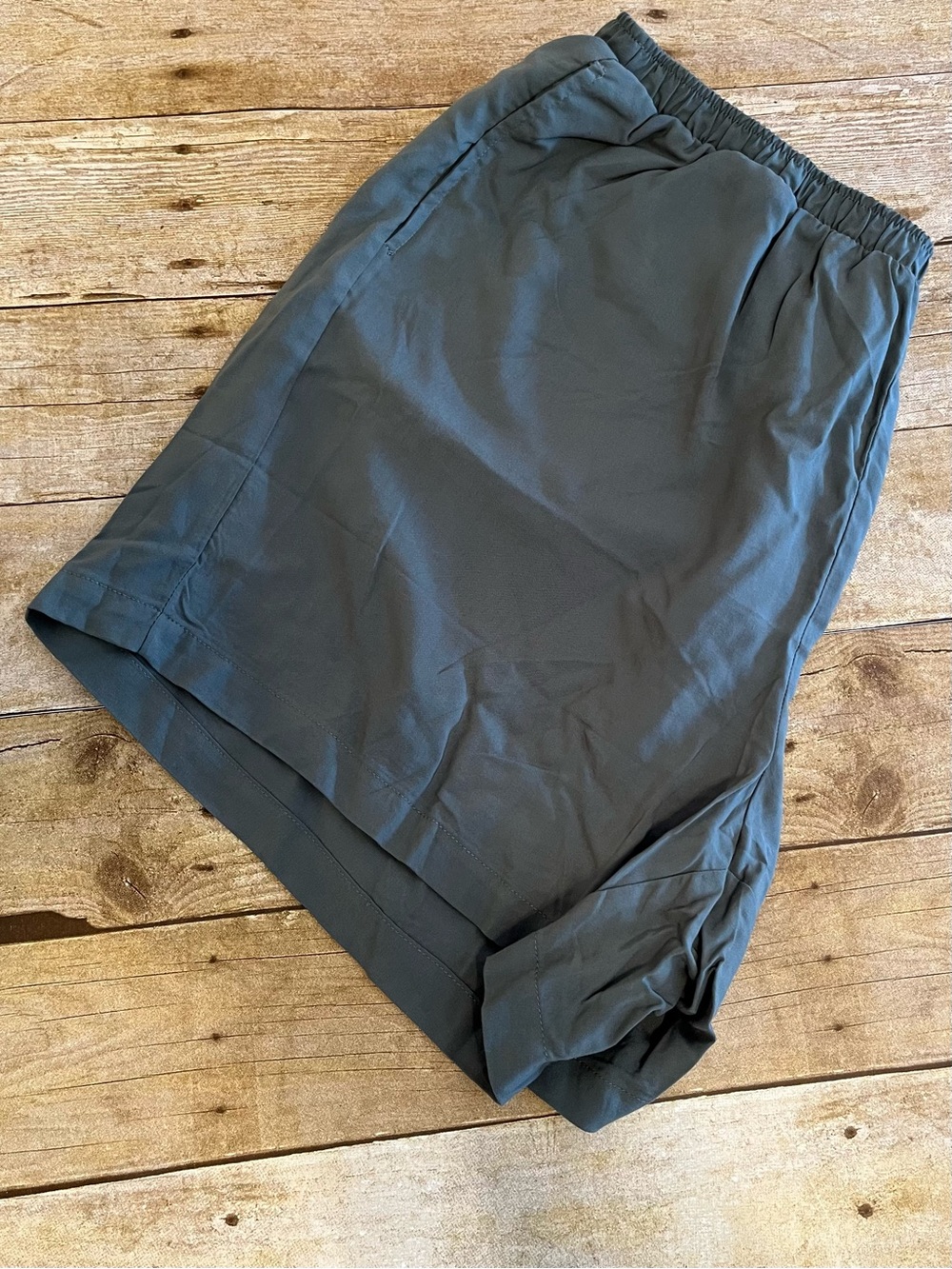 Torrid Pull-On Washable Challis Olive Relaxed Elastic-Waist Shorts NWT Size 0 L - Picture 3 of 6